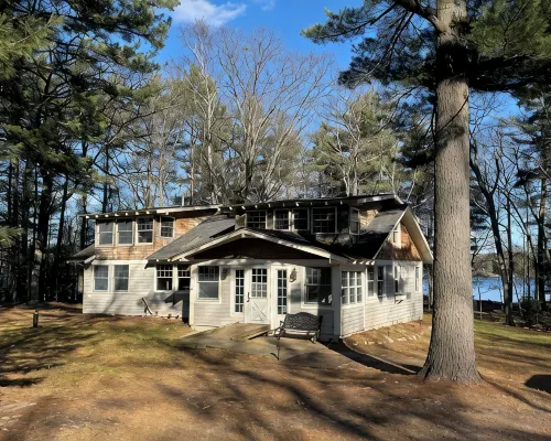 Serene Dragonfly Point at Meta Lake: 3-Acre Property on Private Lake Hotels in Lincoln