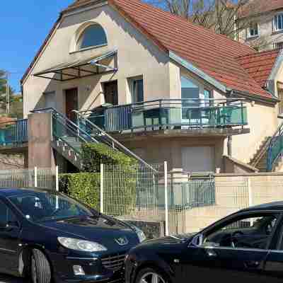 Le Bacquin 21 town center 2 minutes away, train station 700 m away, secure private parking. Hotel Exterior