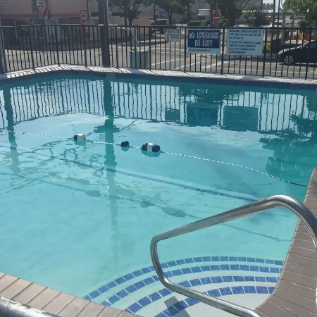 Surfcomber Motel