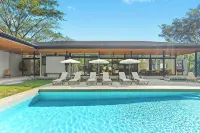 Special offering price! Exquisite 4 br villa w/private pool in gated community! - Villa