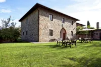 Pleasant Apartment with Swimming Pool Garden BBQ Parking - Apartments