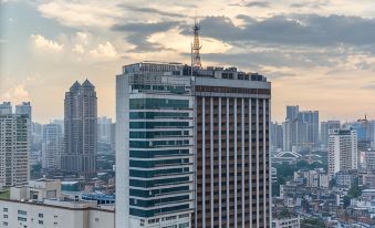 Louidon Mega Apartment