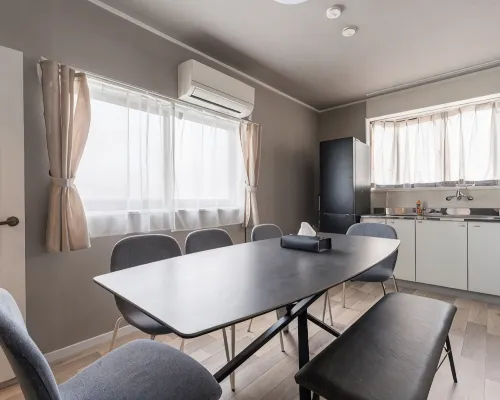 6 min walk to JR Kyobashi Station/Easy access to Umeda, Namba, USJ/Entire house 99.6 sqm 大阪酒店