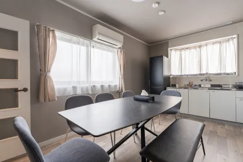 6 min walk to JR Kyobashi Station/Easy access to Umeda, Namba, USJ/Entire house 99.6 sqm