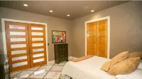 2 Kings | Chapel | Jet Tub | Elevator | DT 12 mins