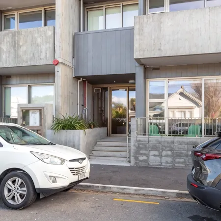 Petone Studio - Balcony, Bath Tub, Sleeps 2 Hotels in Lower Hutt