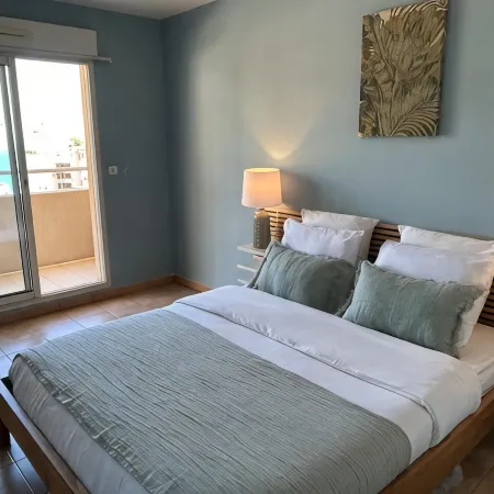 Sunnydaze Monaco beach apartment