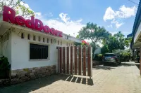 RedDoorz Plus near Adisucipto Airport 2 - Guest houses