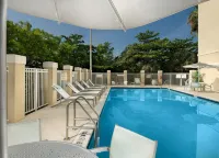 SpringHill Suites by Marriott Miami Airport South Blue Lagoon Area - piscina