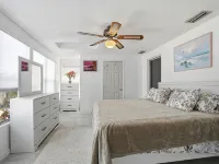 4 bedrooms home located on the deep water canal 13630 Garris Dr. Hudson Fl 34667 Hotels in Hudson