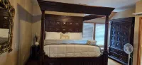 Vacation, Wedding, Retreat & Family Gathering, Spa and Theater rooms - Sleeps 30