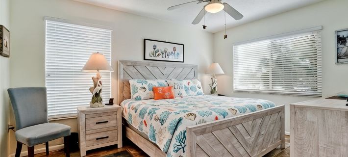 Beachfront Gulf Views 2BR 2BA with pool and elevator -just steps to the beach Hotels in Holmes Beach