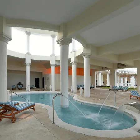 Grand Palladium Lady Hamilton Resort & Spa - All Inclusive