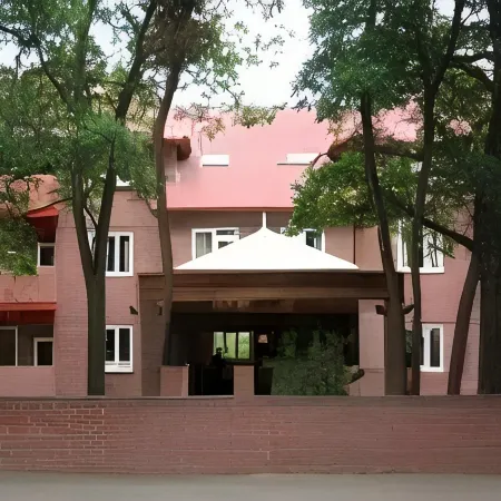 Parkside International Hotel