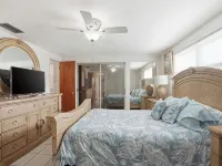 4 bedrooms home located on the deep water canal 13630 Garris Dr. Hudson Fl 34667 Hotels in Hudson