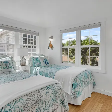 Charming Delray Beach House -Steps to Beach & Atlantic Avenue! VIP Beach Passes!