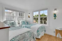 Charming Delray Beach House -Steps to Beach & Atlantic Avenue! VIP Beach Passes!