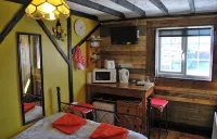 The Paddock - Sleeping 2 - B & B Yarm double bed en suite /fridge/microwave - Wifi