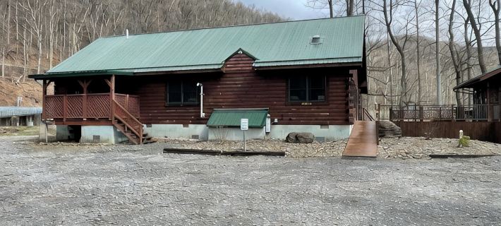 Fall Foliage Riverfront Cabin w/Hot Tub, King Bed, EV & Firepit & Mountain Views Hotels in Randolph County