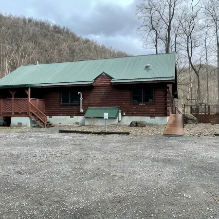 Fall Foliage Riverfront Cabin w/Hot Tub, King Bed, EV & Firepit & Mountain Views
