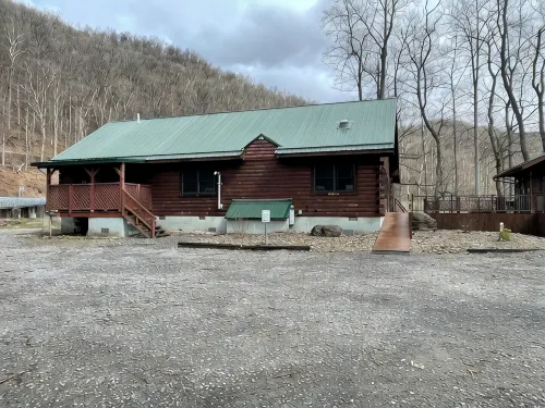 Fall Foliage Riverfront Cabin w/Hot Tub, King Bed, EV & Firepit & Mountain Views