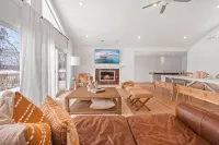 Luxury Lakefront Escape - 25 mins from Lake Geneva w/ Boat Rental