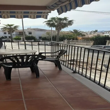 Beachfront apartment (pet friendly)