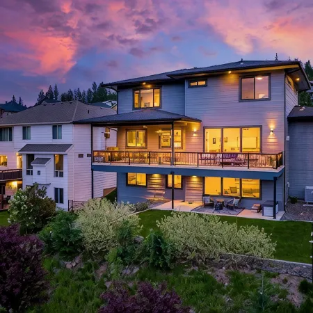 Spacious 6-bedroom, Views, King Beds, Hot Tub, Game Room near downtown Spokane