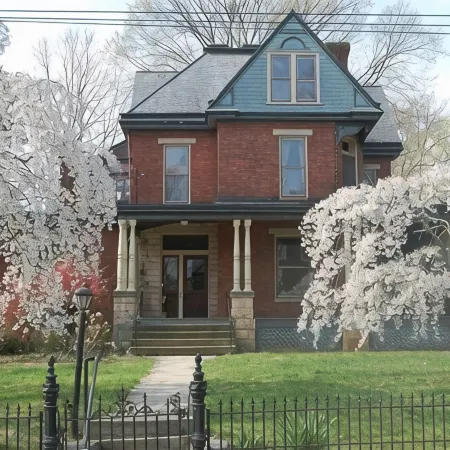 Lovely C.1890 Flat with Garden in Historic Downtown