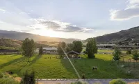 Yellowstone Retreat Rentals U2: two blocks from Yellowstone!