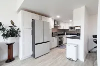 Charming 2bed 2 bath  with AC, WiFi in wonderful Aurora - Homestays