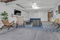 Portage Lakes Retreat - 3 BR Lakefront Home with Hot Tub