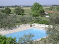 Holiday flat of the size of 45 m² on a large estate with pool close to Arles - Apartments