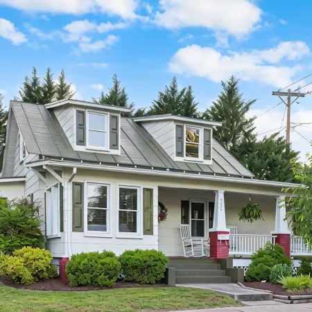 In town spacious home hot tub WIFI minutes from area attractions