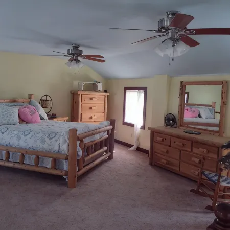1-bedroom poolhouse w/private heated pool, within 10 miles to 11 distilleries.