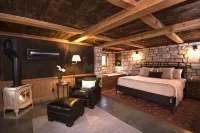 Luxury Bed & Bath Suite Available Nightly