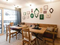 Alpina&More Apartments I Zimmer - breakfast