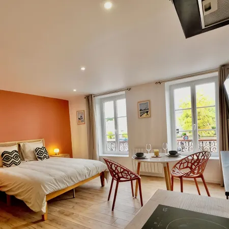D-DAY SUITES:Terra 25m²/City center/2min walk to train station / 20min to Utah Beach Отели в г. Карантан