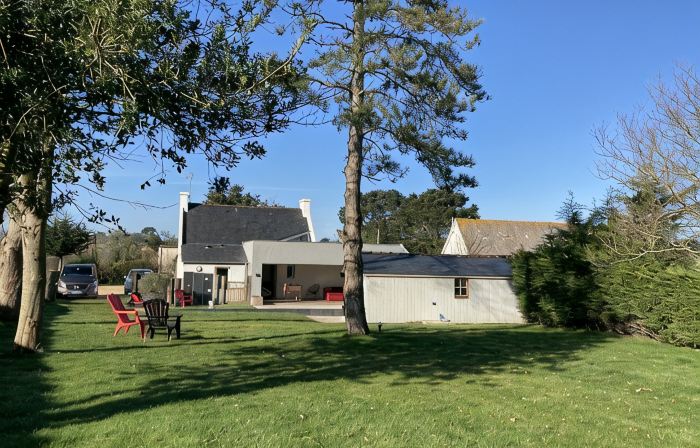 pleasant house for 6 with heated swimming pool