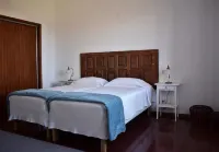 View of the Sea. Large Private Garden - Free wifi - Balkon