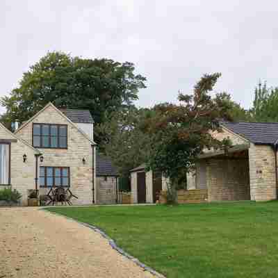 Lovely Cotswolds farm house on an award winning vineyard with stunning views Hotel Exterior