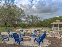 3-Acre Hill Country Retreat w/ Private Office Cabin & Fenced Yard Hotele w: Spring Branch