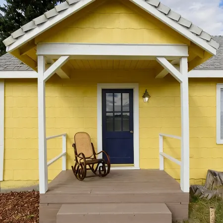 Coffee Klatch Cottage - Yellow
