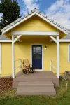 Coffee Klatch Cottage - Yellow - 3-Star