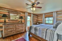 Classic Log Cabin 15 minutes to downtown Asheville-fire pit, pond, fireplace