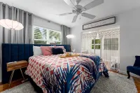 Romantic Getaway: Private Hot Tub & Honeymoon Suite Steps from the Beach - 4성급