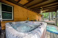 Boomer Bed & Bass; 2 bedroom, 2 bathroom family cabin. - Chalets