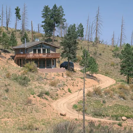 Falcon Ridge Chalet-Woodland Park: WiFi & Views, Deck and Views of Pikes Peak