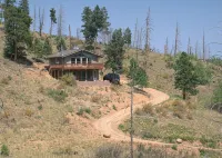 Falcon Ridge Chalet-Woodland Park: WiFi & Views, Deck and Views of Pikes Peak