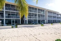 Seven Mile Beachfront Condo at Discovery Point - 4-Star